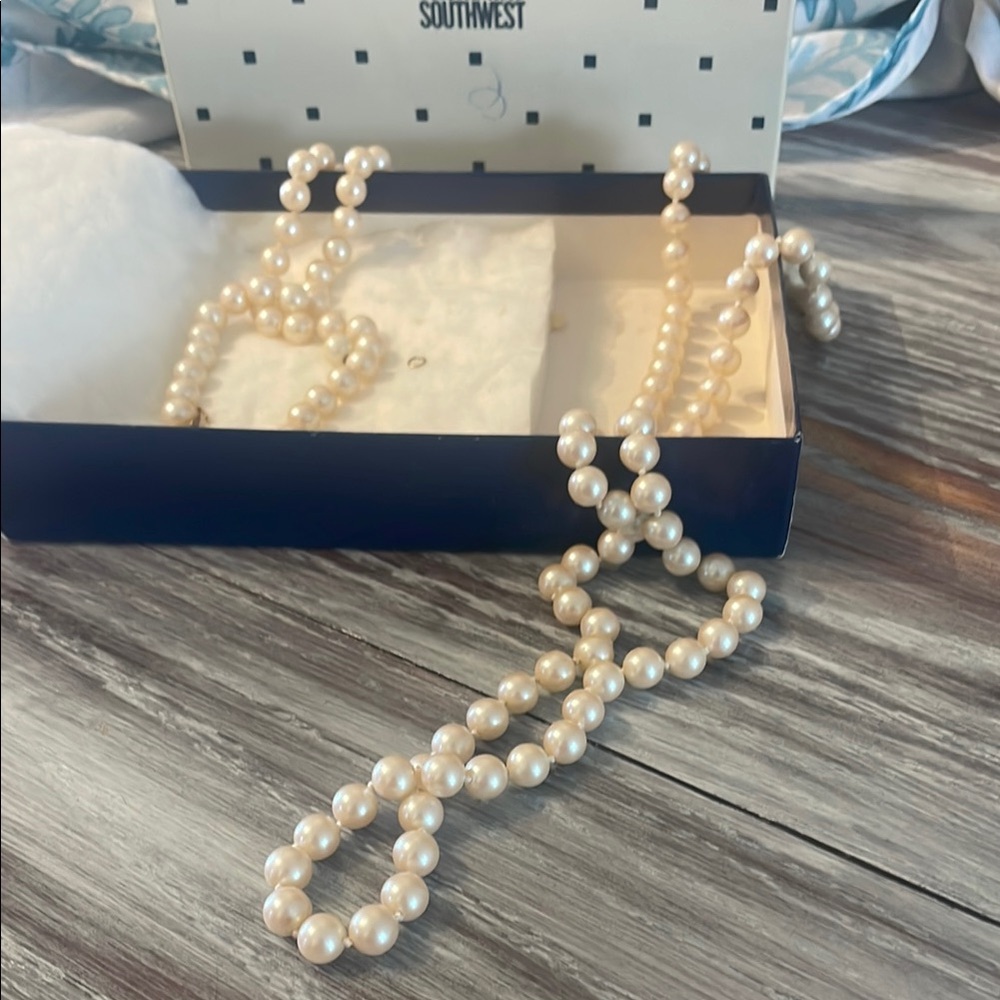 Elegant faux Pearl Necklace
